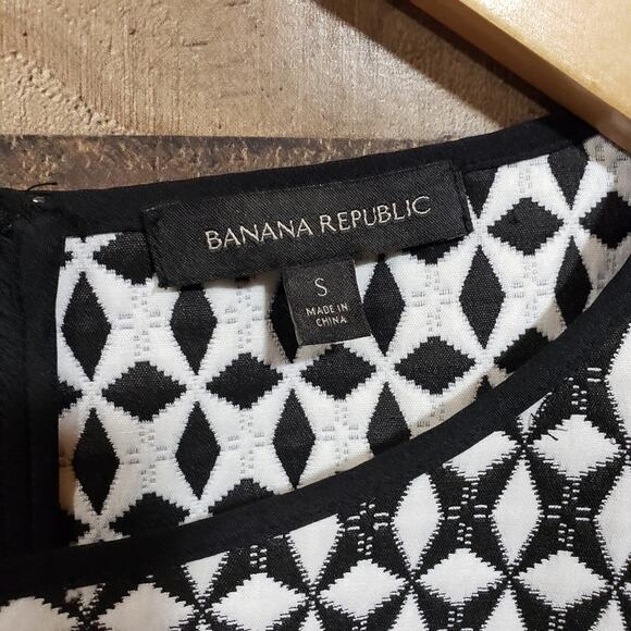 Banana Republic geometric pattern box fit crop zip back tank top womans sz small - Picture 6 of 8